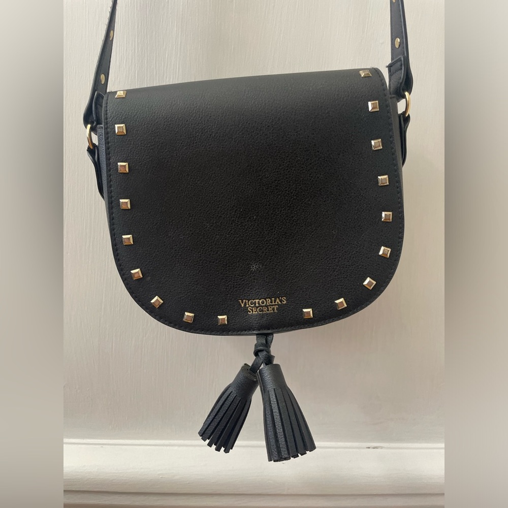 🎉 VICTORIA’s SECRET CROSSBODY STUDDED SADDLE BAG
